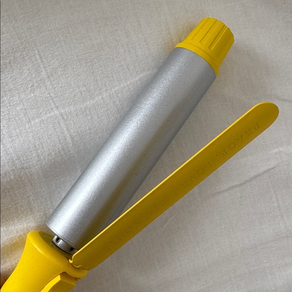 NWOT DRYBAR THE 3-DAY BENDER ROTATING CURLING IRON - Picture 2 of 5